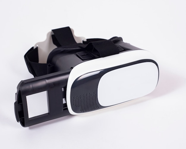 Lunettes de réalité virtuelle sur fond blanc isolé