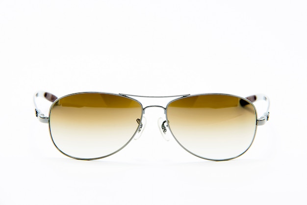 Lunettes de soleil, blanc isolé