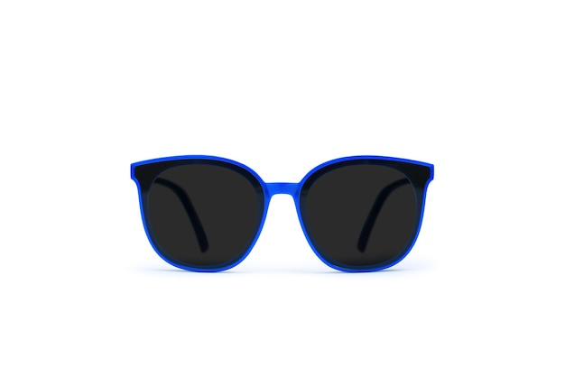 Lunettes de soleil bleues isolées sur fond blanc