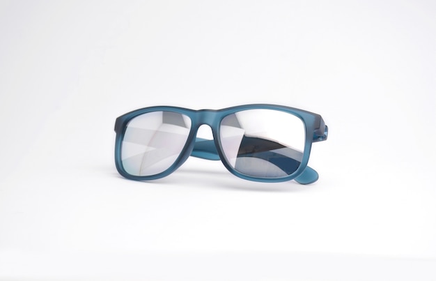 Lunettes de soleil modernes couleur bleu