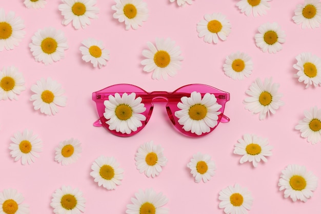 Lunettes de soleil roses avec marguerites