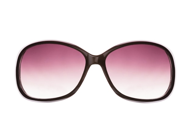 Lunettes de soleil roses pour femmes. Isolé sur blanc