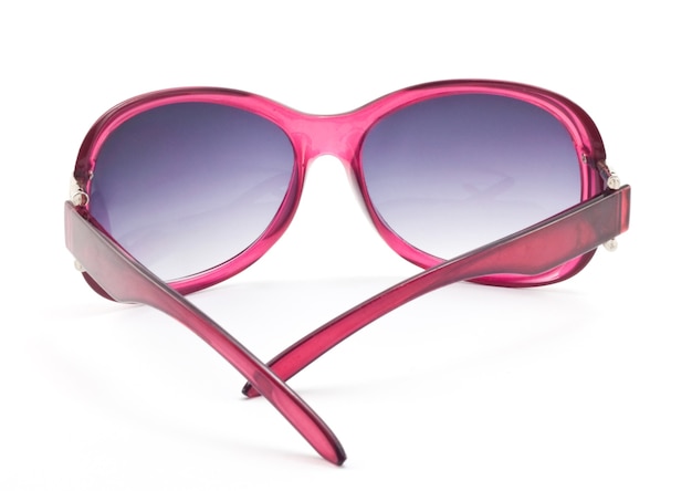 Lunettes de soleil roses pour femmes isolées