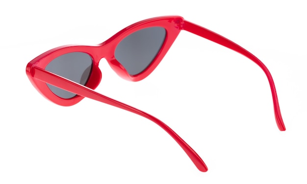 Lunettes de soleil rouges isolés sur fond blanc