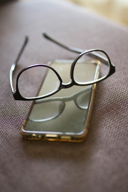 Lunettes et téléphone portable Fatigue oculaire Lunettes de lecture