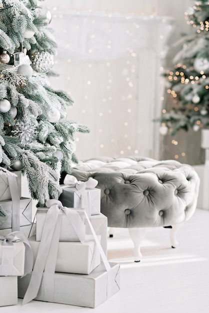 Luxueux appartement avec décorations de Noël