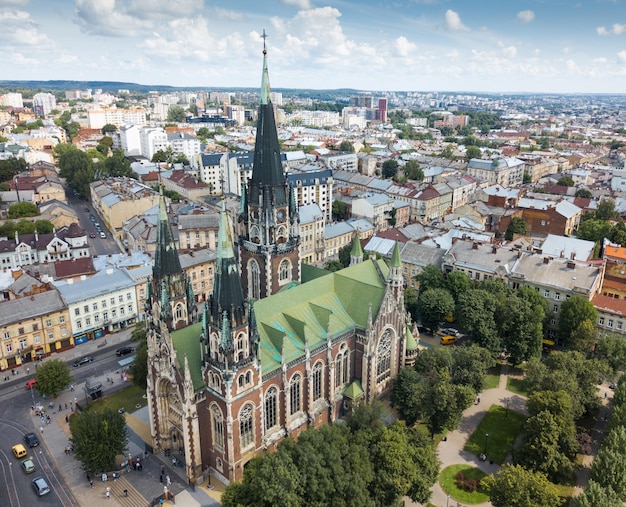 Lviv Ukraine panorama centre-ville vue à vol d'oiseau la partie historique de la ville de drone