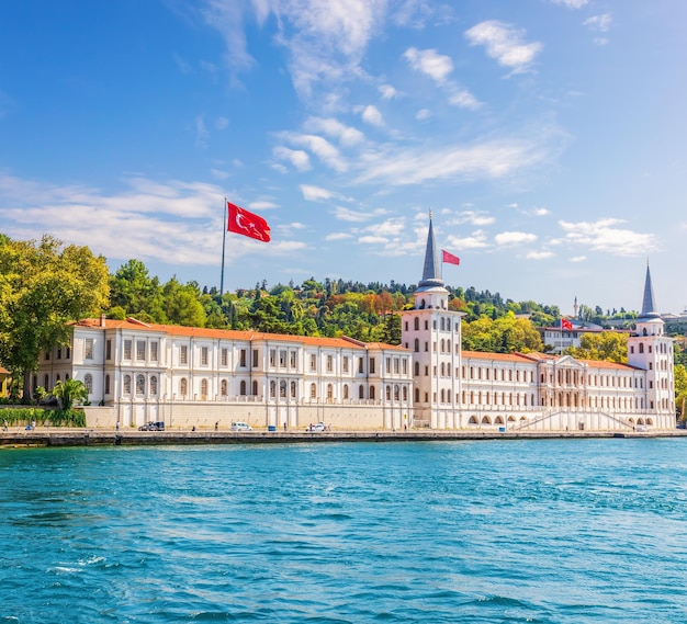 Photo lycée militaire de kuleli sur la rive asiatique d'istanbul turquie