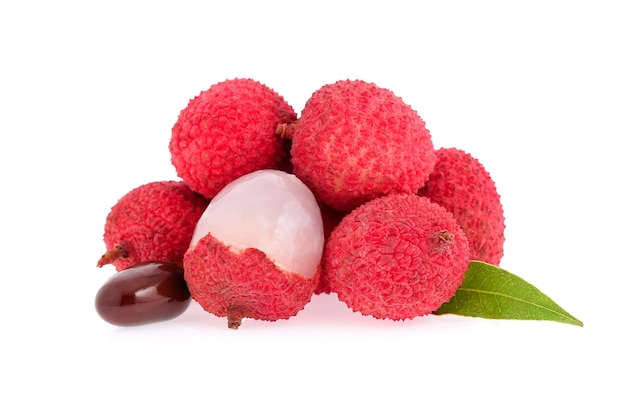 Lychee isolé sur blanc