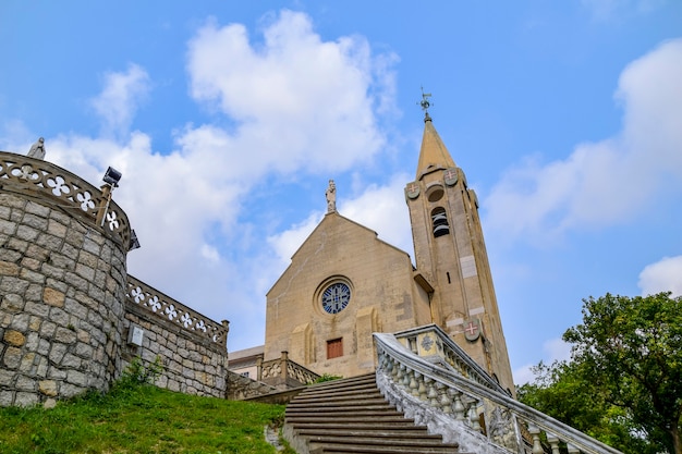 Macao, Chine - 2 avril 2020 : l'église Notre-Dame de Penha au sommet de Colina da Penha à Macao