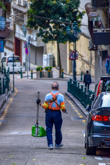 Macao, Chine - 2 avril 2020 : vue sur la rue urbaine avec de courts bâtiments sur les côtés à macao