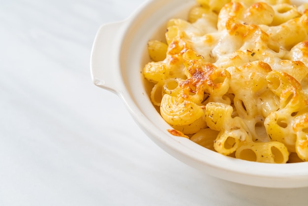 macaroni au fromage, pâtes macaronis à la sauce au fromage - à l'américaine