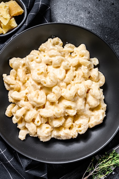 Macaroni au fromage, pâtes macaronis en sauce au fromage