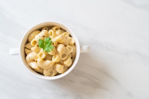 Macaronis et fromage aux herbes