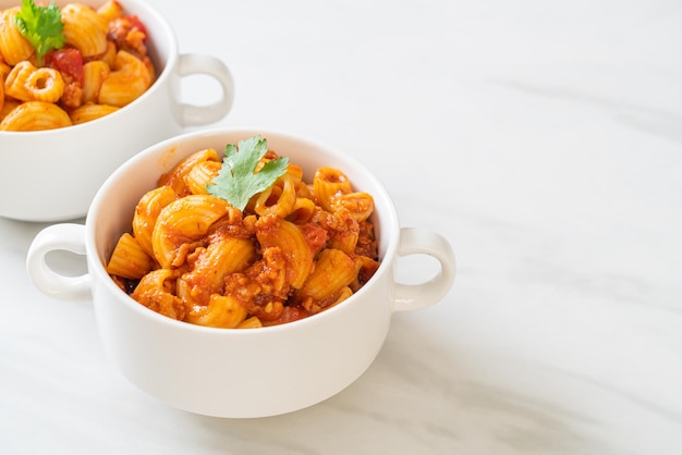 macaronis à la sauce tomate et porc haché, chop suey américain, goulasch américain