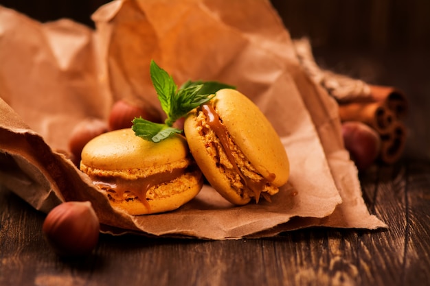 Macarons au caramel et à la cannelle