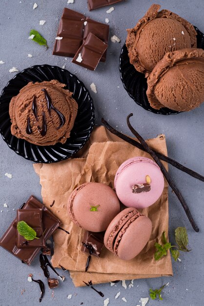 Macarons au chocolat avec glace