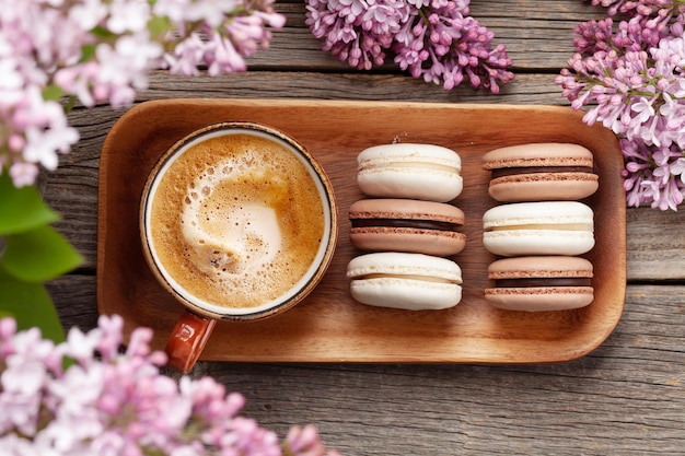 Macarons et café