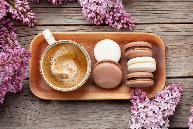 Macarons et café