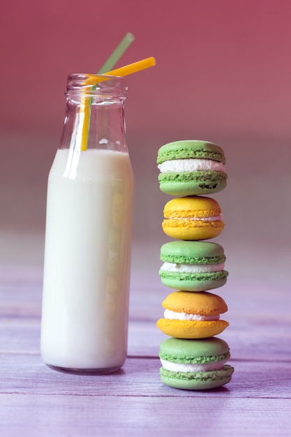 Macarons colorés au lait