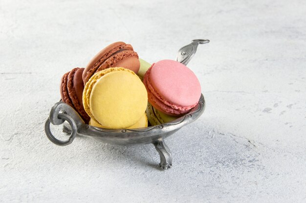 Macarons colorés