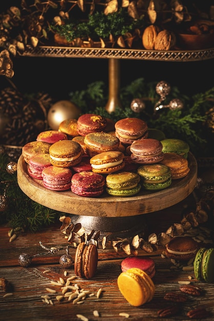 Macarons français sucrés et colorés