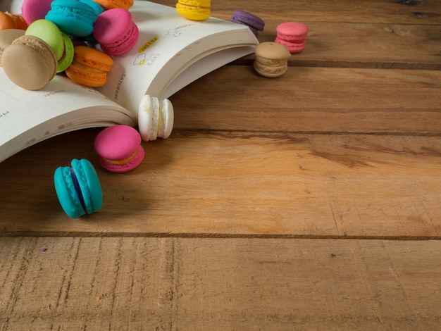 macarons sur le livre