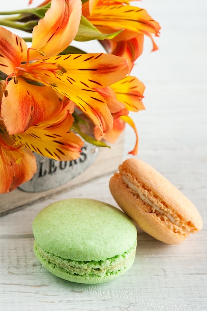 Macarons orange, fleurs de lys