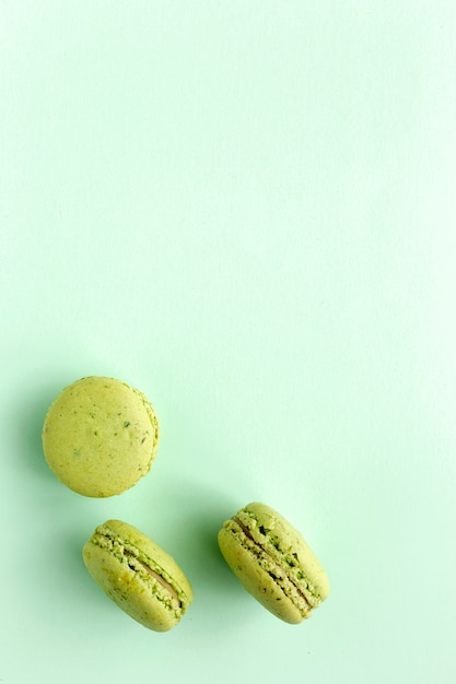 Macarons verts faits maison vu de dessus