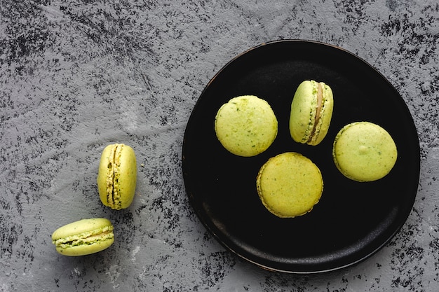 Macarons verts faits maison vu de dessus