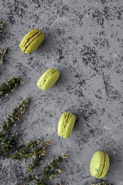 Macarons verts faits maison vu de dessus