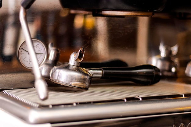 Machine à café Barista dans un bar espagnol