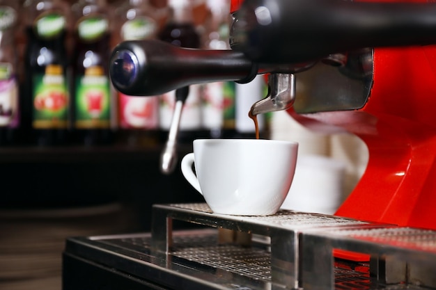 Machine à café avec gros plan tasse