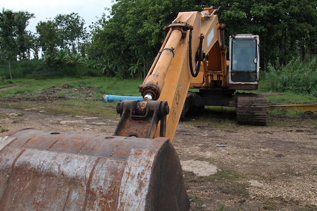 machine de dragage de forage plus grande, isolée.