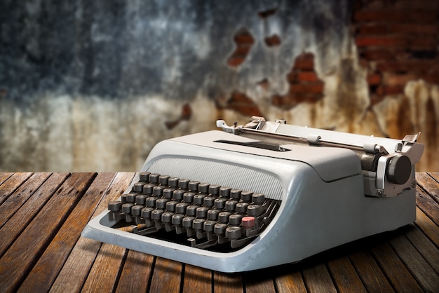 Machine à écrire vintage sur table