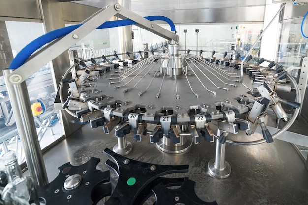 La machine à laver les bouteilles en verre Usine d'embouteillage de boissons alcoolisées