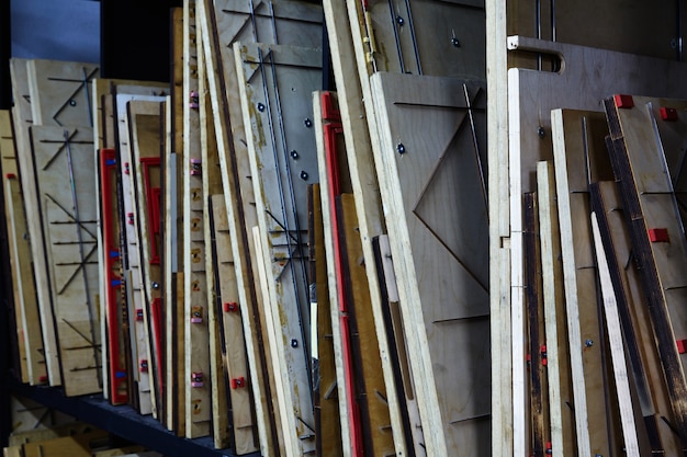 Machine à papier à perforer les teintures en bois