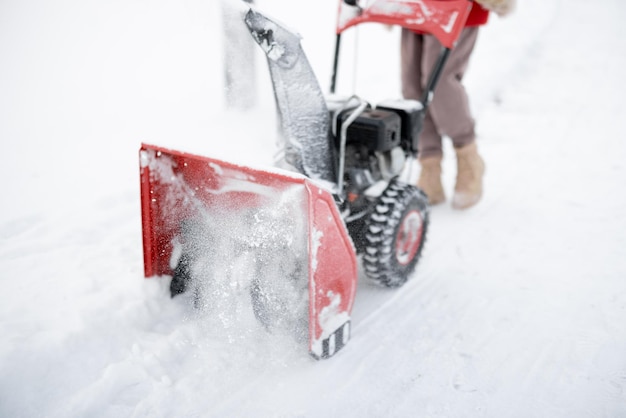 Machine de souffleuse à neige au travail