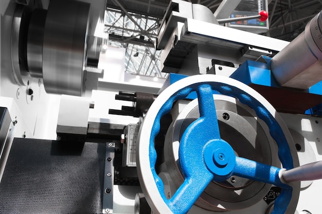 Machine de tour professionnel CNC de fabrication Concept industriel Gros plan sur le concept de métallurgie industrielle