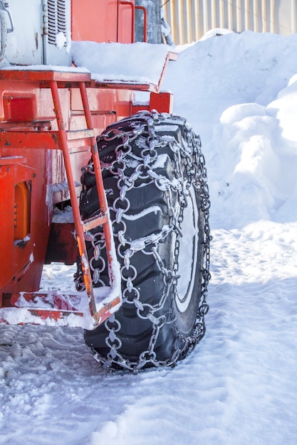 Photo machines à pneus pour le déneigement au kamchatka