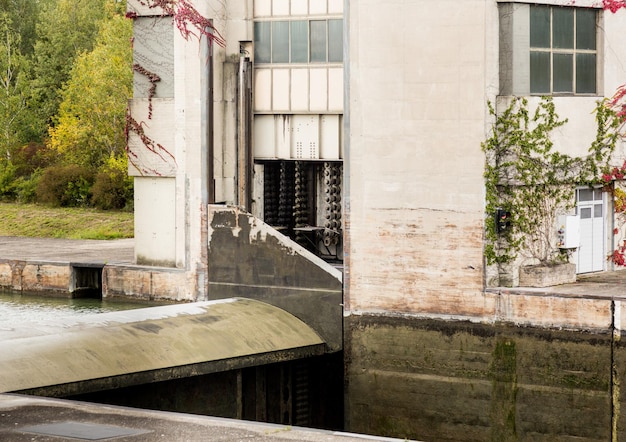 Machines de porte sur la serrure sur le Danube