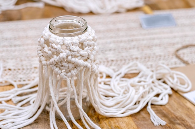 Macramé blanc Pot en verre enveloppé de macramé