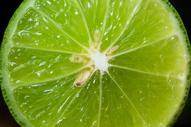 Macro citron textureMacro gros plan texture de surface Tranche juteuse de citron vert