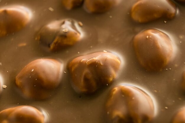 Macro en gros plan sur la texture du chocolat au lait de noisette arrière-plan nutritionnel du régime alimentaire