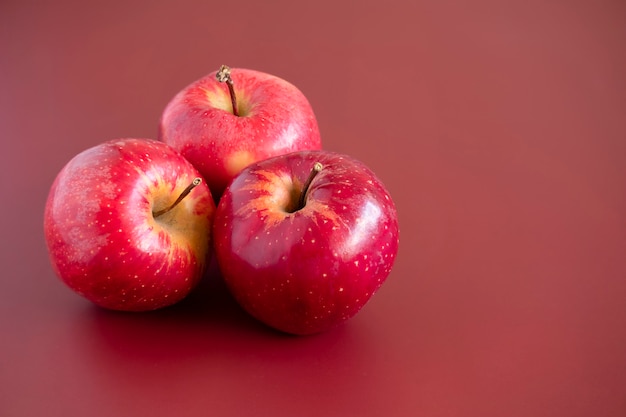 Macro de pommes de gala rouge