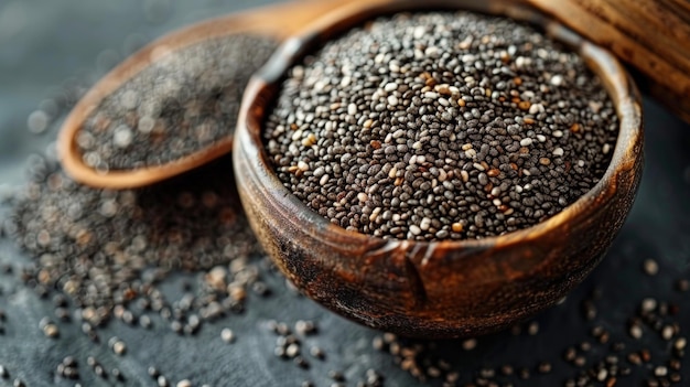 Macro shot de graines de chia saupoudrées sur un bol de smoothie à une profondeur de champ peu profonde