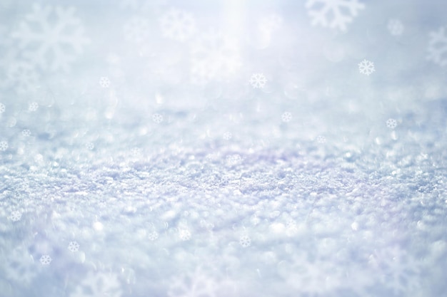Macro texture de la surface de la neige avec des reflets flous et un effet d'éclairage fabuleux