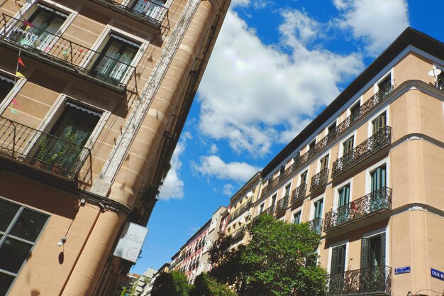 Madrid Espagne août 30 2020 paysage urbain du quartier branché de Malasana, lieu de prédilection des jeunes pour se rassembler et sortir