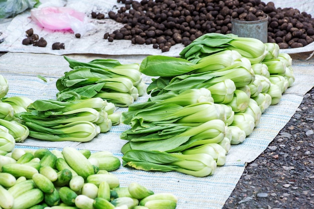 Magasin de légumes dans le marché local thaïlandais.