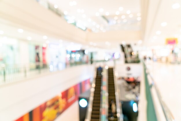 Magasins de flou et magasins de détail dans le centre commercial